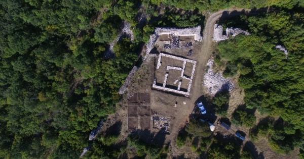 Започнаха разкопките в средновековния град и епископски център Лютица край