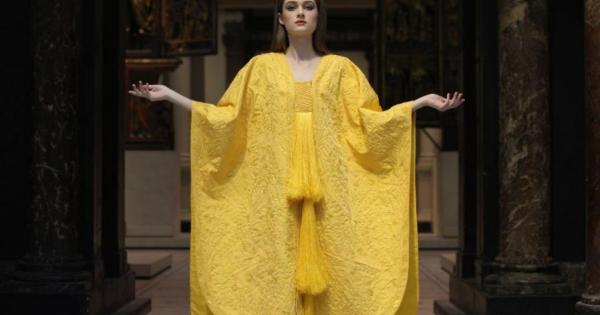 Рядък текстил изработен от коприната на повече от милион диви