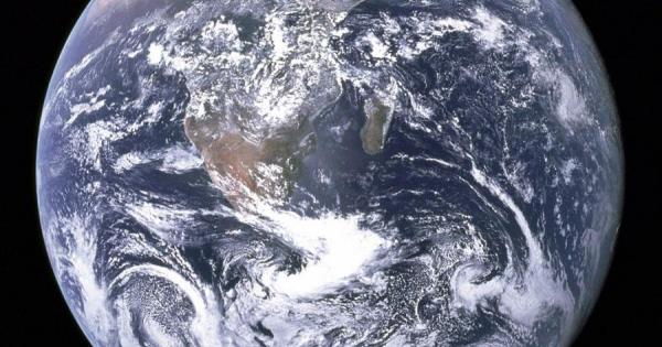 Когато астронавтите виждат как Земята буквално виси в бездната за