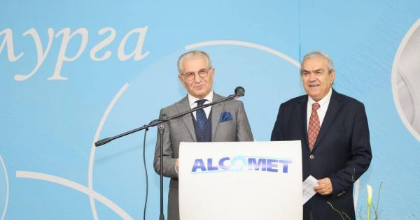 Фирма Алкомет внесе 100 000 лв във фонда на дарителската
