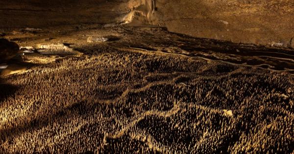 Ние, в Obekti.bg, обожаваме пещерите. Колкото по-дълбоки, сини или ужасяващи,