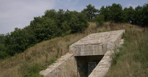 Тракийската куполна гробница Жаба могила край Стрелча отново е отворена