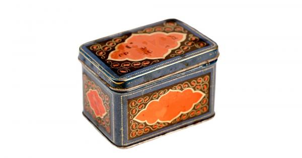 Малката кутийка дразнеше любопитството на Бен всеки път когато минеше