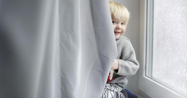 Още от 6 ия месец детето произнася първите срички постепенно ги