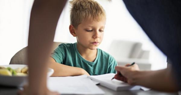 Родителите се връщат уморени от работа чакат ги куп домашни задължения