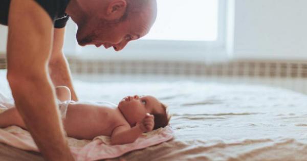 Когато погледите на детенцето и на майката таткото се срещнат техните мозъчни