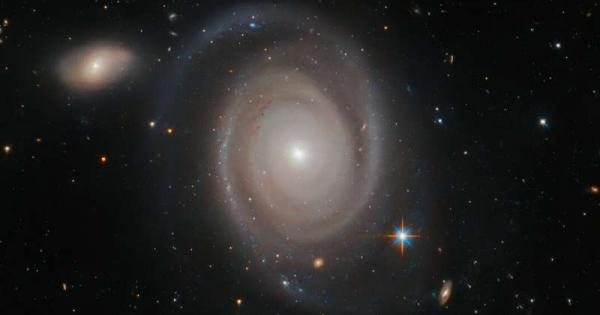 На пръв поглед галактиките изглеждат самотни – сякаш се реят