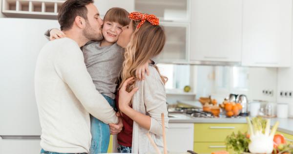 Децата се превръщат в по щастливи възрастни когато майка им е