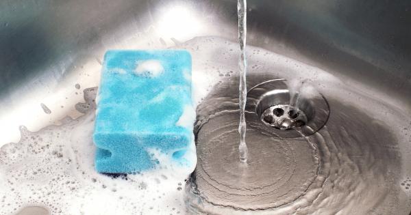 Кухненските гъби са а топли б влажни в изпъстрени с