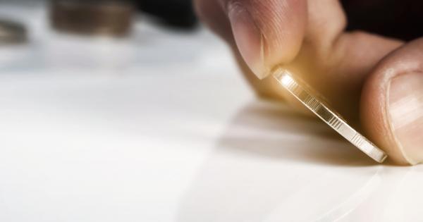 Очите ви са завързани Пред вас има 20 монети измежду