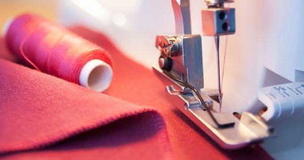 Eдна древна загадка е разкрита Машината отвежда иглата през плата надолу