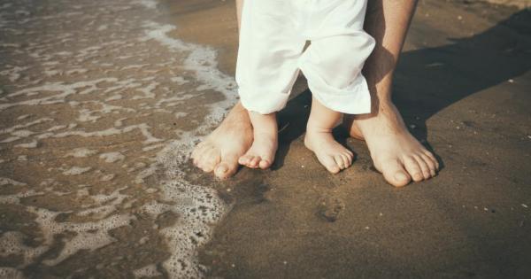 Оставете бебето босо когато е у дома Нека ходи без