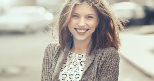 Когато гледаме директно към някого изглеждаме по привлекателни в неговите очи