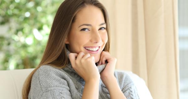 Удобните дрехи които разкриват по малко плът помагат другите да са