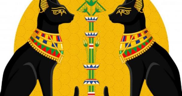 Египетски фермер копае земята близо до селището Истабъл Антар през не