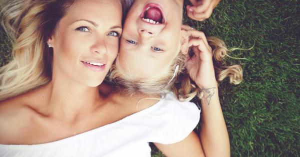 Онзи миг в който хващаме татко за ръка за да