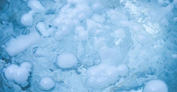 Горещ лед популярното име на веществото известно като натриев ацетат