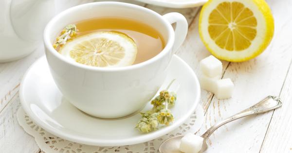 Киселините в плодовите чайове и сока от лимон увреждат зъбния