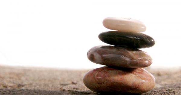 Една мъдра жена която пътувала из планината открила скъпоценен камък