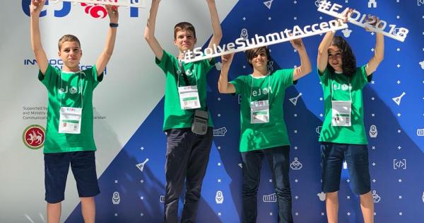 Отрочето на България в състезателната информатика младша възраст намери