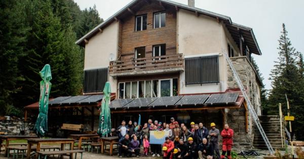 Хижа Скакавица и екипът ѝ вече сами произвеждат електричество от слънцето