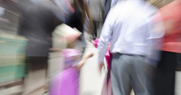 Първите самостоятелни стъпки на децата до магазина до училището първата