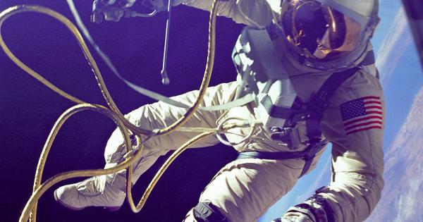 Изстрелват Джемини 4 вторият пилотиран полет по програма Джемини