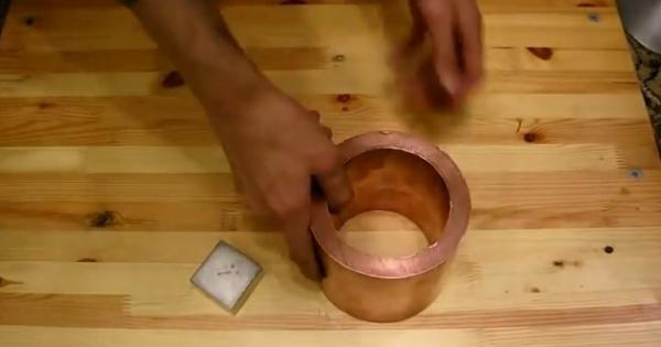 Какво всъщност се случва тук Това страхотно видео ни показва