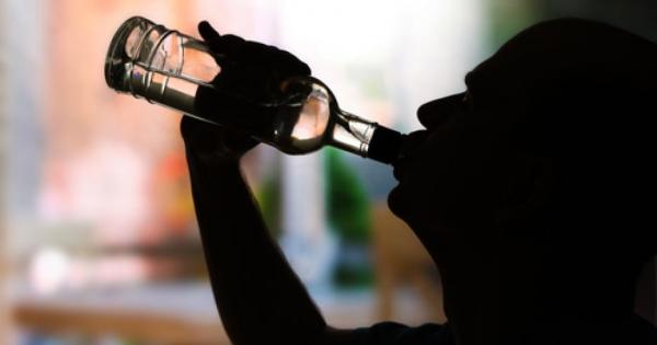 Хората трябва да се въздържат от алкохол най малко по 2