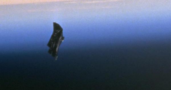 Водното чудовище от остров Хук сателитът Черния рицар бабушката от