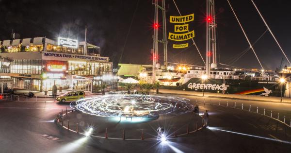 Десетки граждани активисти учени предприемачи и експерти в сферата на