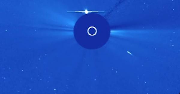 релищното потъване на кометата в огнената повърхност на Слънцето бе заснето