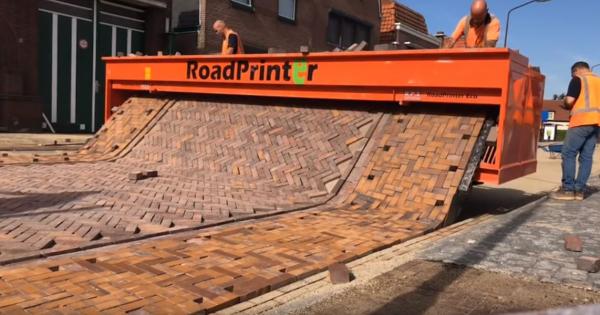 Докато пешеходци и шофьори в големите градове буквално се мъчат