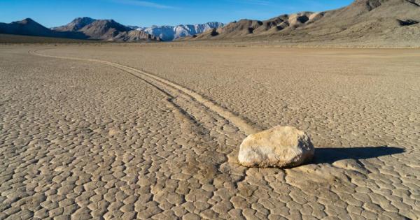 В продължение на години учените са озадачени от мистериозните движещи се