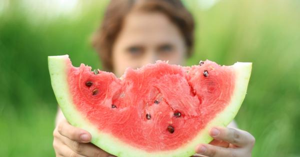 Големите сочни резени диня са неизменна част от лятната трапеза