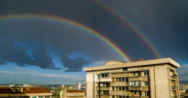 Когато небето е натежало от дъжд а в същото време