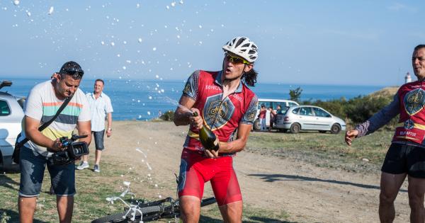 Новият рекорд за скоростно преминаване на маршрута Ком Емине със собствени