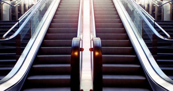 Обръщали ли сте внимание че при немалка част от ескалаторите