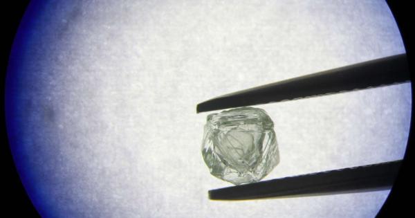 Това което виждате е единственият известен на човечеството диамант пленен