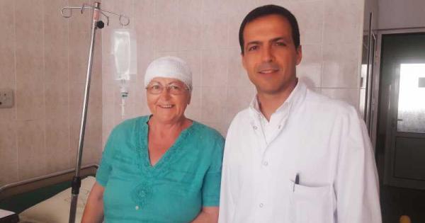 Неврохирургът от Пирогов доц. Венелин Герганов спаси жена с мозъчен тумор