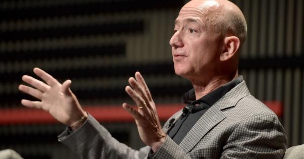 Отвън не пише нищо Няма фирмено лого Нищо освен адреса