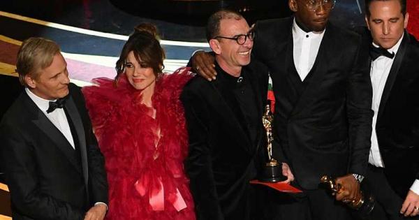 Българският трибагреник огря сцената на Долби тиътър в Лос Анжелис