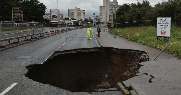 Карстовите дупки изяждат сградите Сигурно сте ги виждали по новините