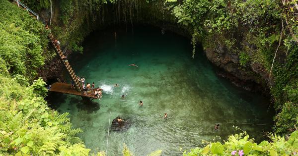 Този естествен басейн разположен на вулканичен остров предлага на посетителите най доброто