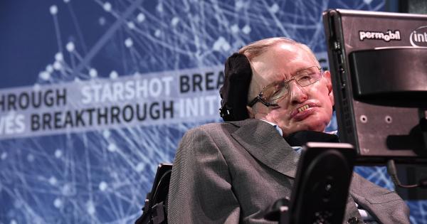 Световноизвестният астрофизик Стивън Хокинг почина днес на 76 годишна възраст Това съобщи семейството му