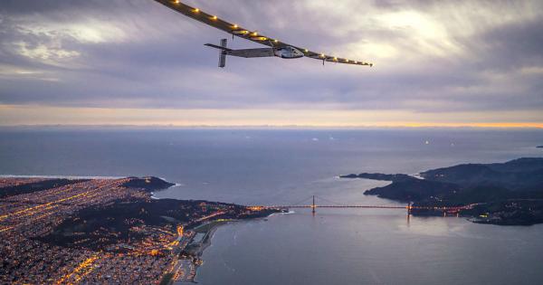 Самолетът Соларен импулс 2 стана първият летателен апарат който обикаля земното