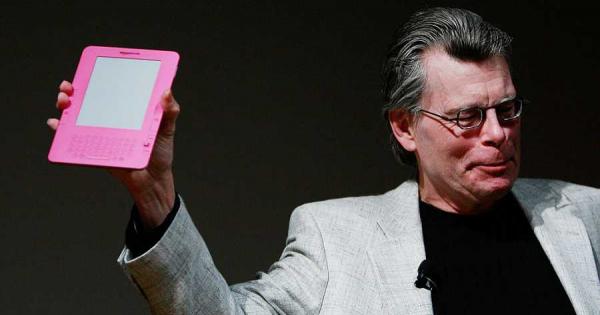 Чудат зловещ чудовищно талантлив Майсторът на хоръра големият Стивън