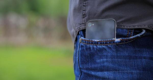 Пътувате нанякъде и усещате познатото бзз бзз от телефона в чантата