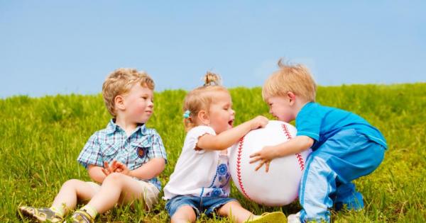 След като обяснихме защо бебето хапе и как да реагираме за да