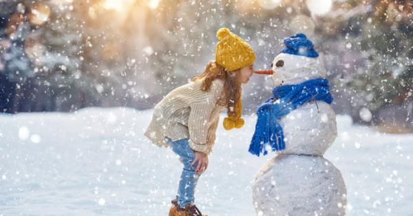 Зимата превръща всичко в бяла и красива приказка Именно децата
